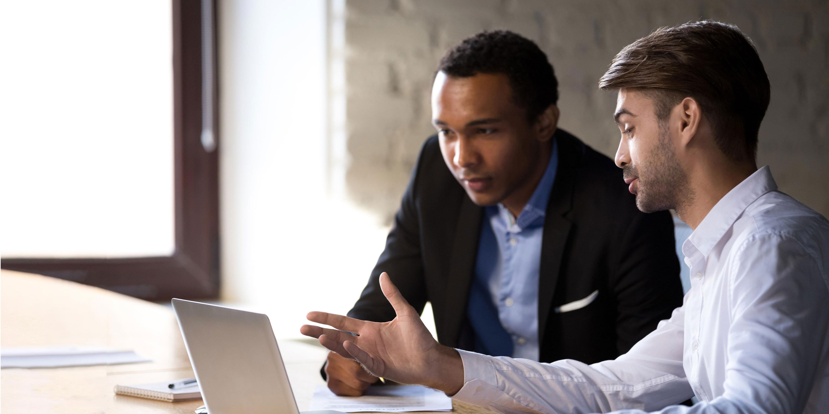Virtual Learning Coach guiding a a virtual classroom facilitator in an interactive online session to boost learner engagement and growth.