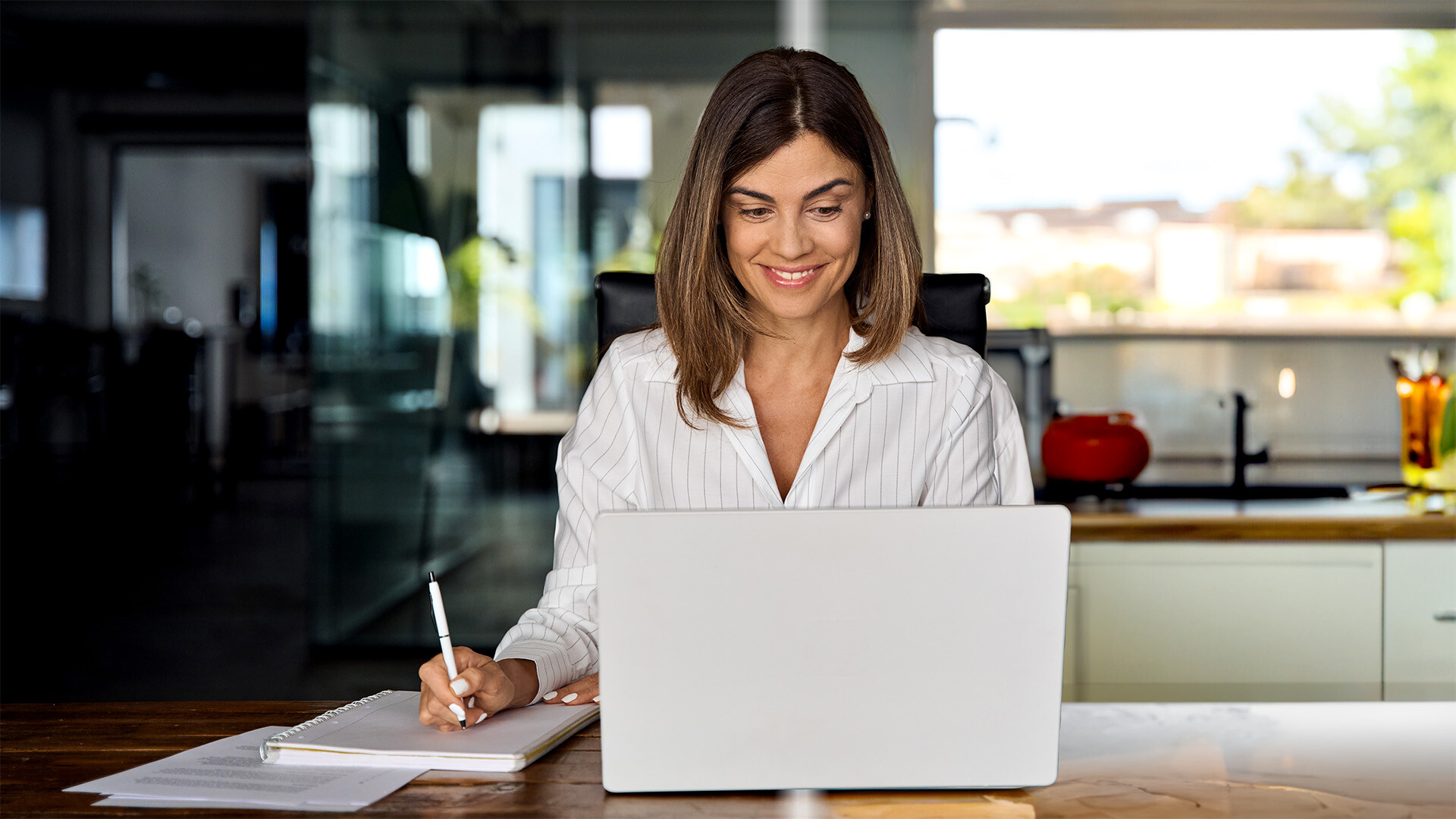 A hybrid worker learners successfully through blended learning.
